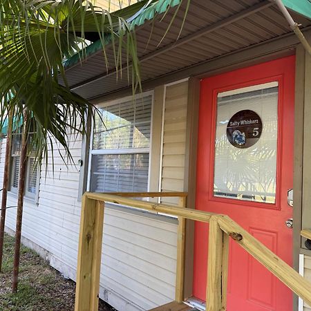 Nature Coast Inn & Cottages Inglis Bagian luar foto