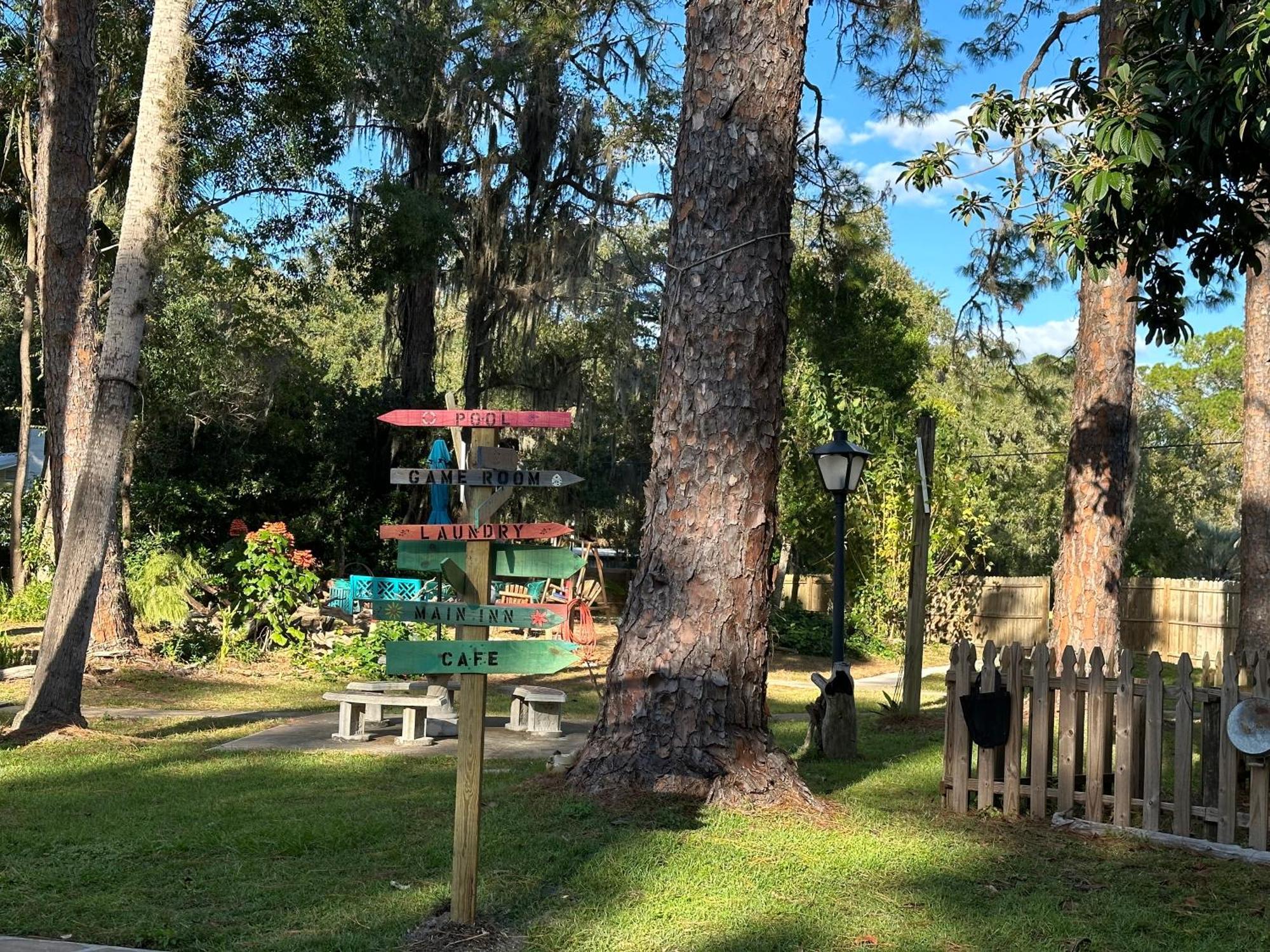 Nature Coast Inn & Cottages Inglis Bagian luar foto